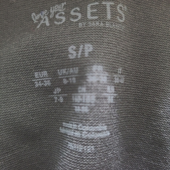 Assets By Sara Blakely Gray‎ Camo Leggings

Small - Picture 4 of 5